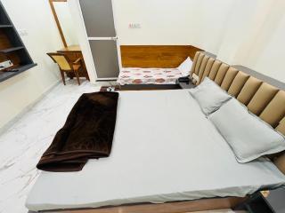 Hotel Aadi Shree Inn - Ujjain - 3