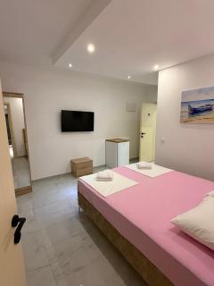 White Pearl Apartments - Bar - 7