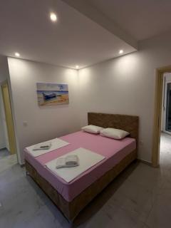 White Pearl Apartments - Bar - 6