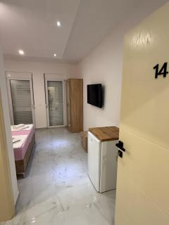 White Pearl Apartments - Bar - 5