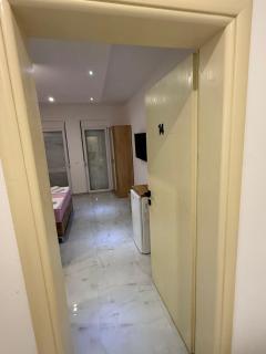 White Pearl Apartments - Bar - 4