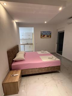 White Pearl Apartments - Bar - 2