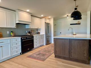 Remodeled Lake Retreat Putting Green, Game RoomBar - 5