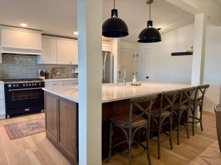 Remodeled Lake Retreat Putting Green, Game RoomBar - Green Lake - 3
