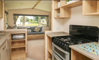 Caravan 6 - Blackmoor farm near tenby - Pembrokeshire - 5