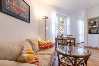 Privates Apartment mit Bad, Küche, Sofa & Balkon - 9