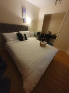 Double size and Single room in Barking - Barking - 8