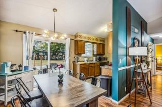 Theater, King&PoolTable with PrivateHotTub - Wichita - 3