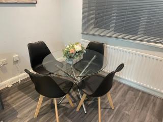 Luxury Wimbledon Apartment - 7