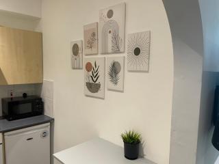 Luxury Wimbledon Apartment - 4