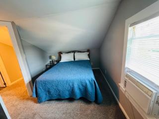 Charming Walled Lake MI Cottage - 4