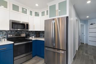 Sea La Vie Beach Retreat Modern Furnishings Oceanfront Condo - 3