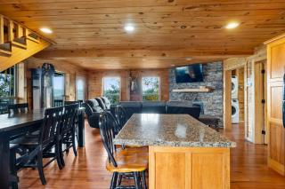 Pop & Granny's cabin with a fire pit hot tub & indoor pool - Bryant - 2