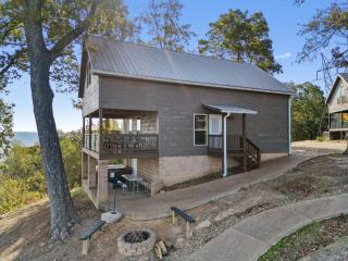 Pop & Granny's cabin with a fire pit hot tub & indoor pool - Bryant - 3
