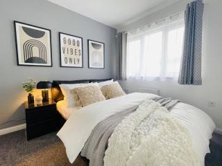 Elegant 3BR house in Glasgow - - 3