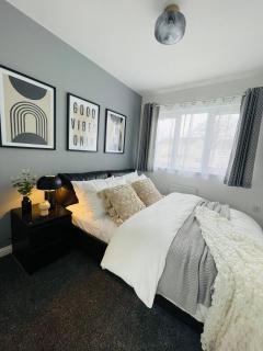 Elegant 3BR house in Glasgow - - 1