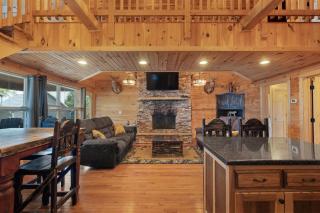 Tri-state Corner Cabin with a fire pit hot tub & indoor pool - Bryant - 5