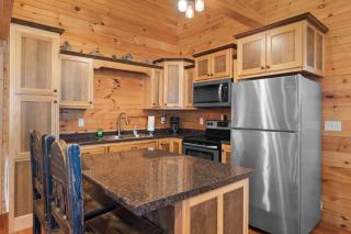 Tri-state Corner Cabin with a fire pit hot tub & indoor pool - Bryant - 4