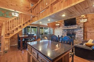 Tri-state Corner Cabin with a fire pit hot tub & indoor pool - Bryant - 2