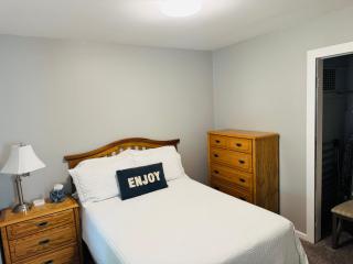 Charming Walled Lake MI Cottage - Novi - 1