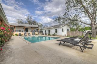 Schubert Inn Cottage - Pool - Walk to Main St - Fredericksburg - 5