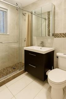 Charming Vintage Home Park View Family-Ready - Montréal - 3