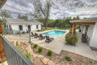 Schubert Inn Cottage - Pool - Walk to Main St - Fredericksburg - 2