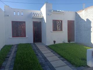 Casa a 15 minutos de la playa, buena ubicación - Mazatlán - 0