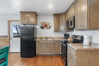 Attitude Adjustment Cabin with hot tub fire pit & indoor pool - Bryant - 1