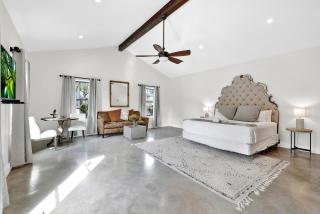 Schubert Inn Cottage - Pool - Walk to Main St - Fredericksburg - 1