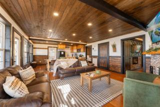 Mountain High Cabin with hot tub fire pit & indoor pool - 3