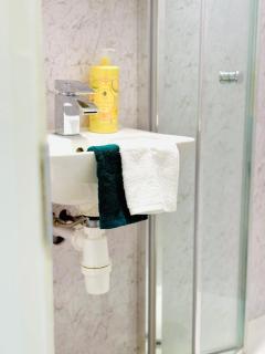 Double bed studio near airport - - 3