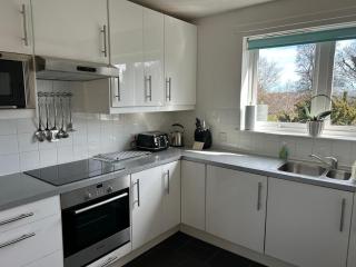 An immaculate 3 bedroomed apartment in Edinburgh's southside - 7