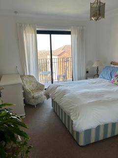 An immaculate 3 bedroomed apartment in Edinburgh's southside - 4