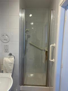 An immaculate 3 bedroomed apartment in Edinburgh's southside ideal for the festival - 3