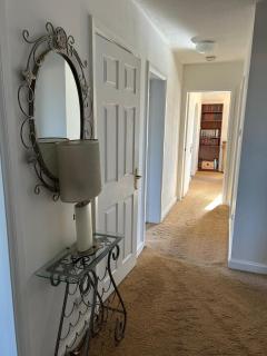 An immaculate 3 bedroomed apartment in Edinburgh's southside ideal for the festival - 1