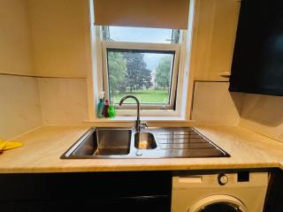 Stylish 2-Bedroom Modern Flat - Dundee - 5