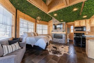 The Yurt at Paradise Pointe with a hot tub fire pit & Grill - Bryant - 0