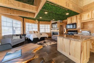 The Yurt at Paradise Pointe with a hot tub fire pit & Grill - 5