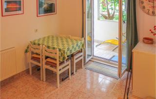 2 Bedroom Gorgeous Apartment In Podgora - 7