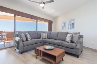 Wonderful Fully Renovated Ocean Front Condo - 7