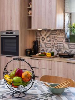 a rustic house among the trees - Plátanos - 0