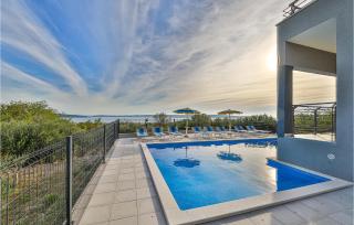 Nice Home In Kastel Kambelovac - 2