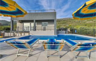 Nice Home In Kastel Kambelovac - 1