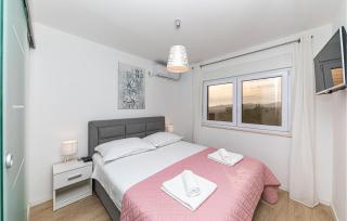 Nice Home In Kastel Kambelovac - 3