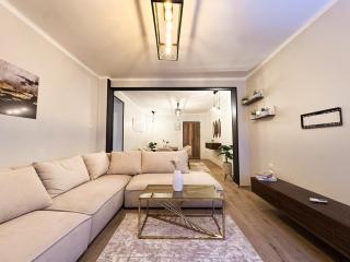 Spacious 3BR Comfort Steps from Gameat Al Dewal - Kairo - 0