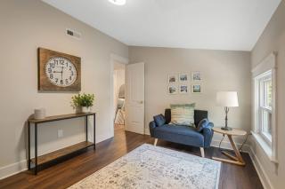 Charming 2BR East Nash Duplex Great Location - 8