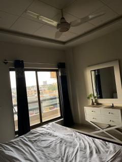 2-BHK Stay Minutes from the Airport & Motorway - Islamabad - 8