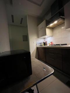 2-BHK Stay Minutes from the Airport & Motorway - 3
