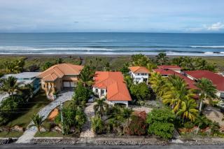 Luxury Beachfront House with Pool - 9